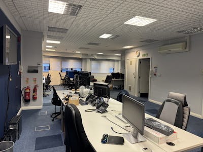 32 The Metro Centre, Watford, Office For Sale - IMG_4862.jpg