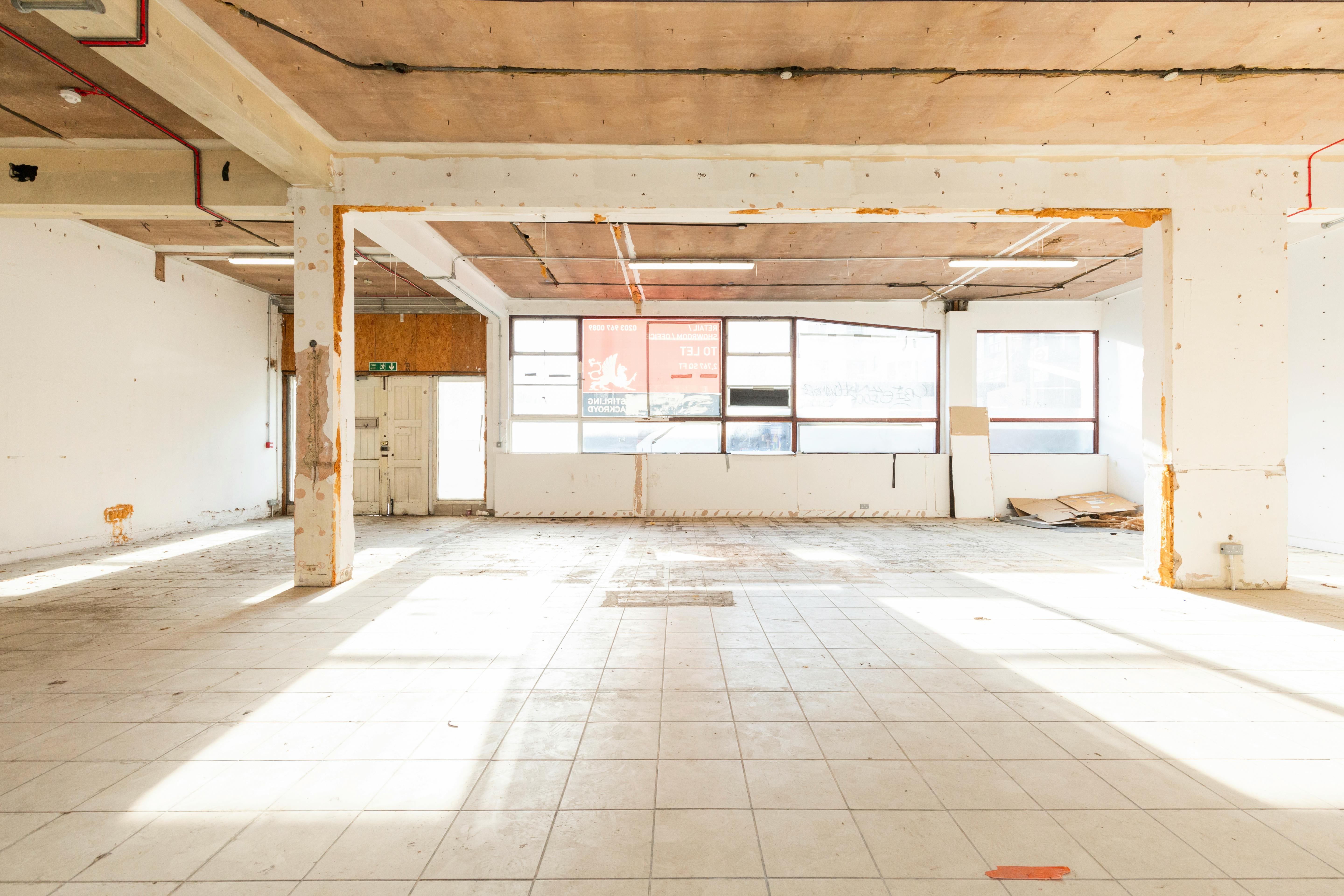 Retail/Shop in London - photo 2