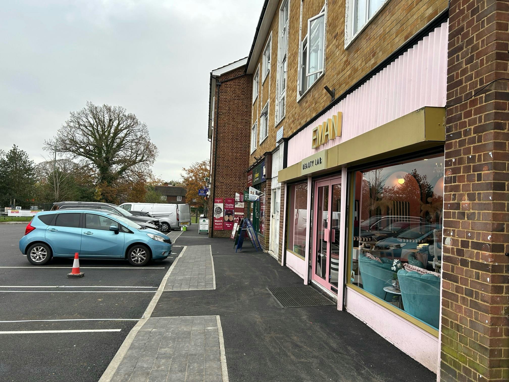 4 Hermitage Parade, Ascot, Retail To Let - 1.jpg