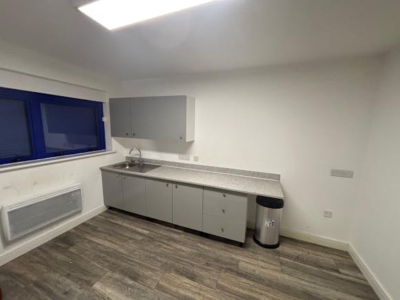 Unit 15, 29 Gordon Avenue, Glasgow, Industrial To Let - PHOTO-2026-04-12-17-30-37 3.jpg