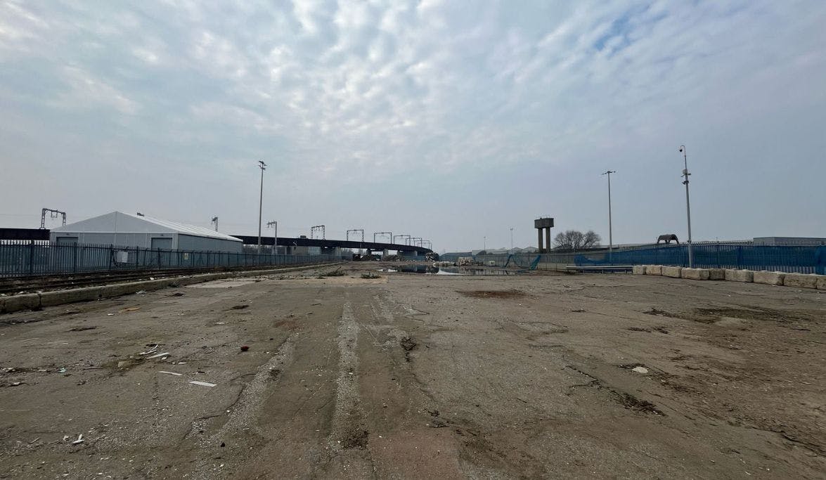 Industrial Unit in Barking - photo 2