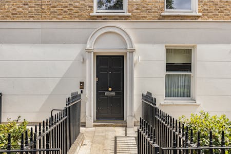 St John Street, London, Residential Flat To Let - Entrance