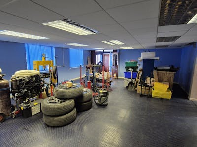 Unit 18, Stockport, Industrial/Logistics / Trade Counter To Let - 20260304_102831.jpg