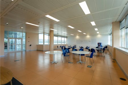 Edifício Francisco Pinto Balsemão, Rua Calvet de Magalhães 242, Paço de Arcos, Office To Let - 020.jpg