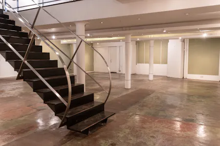 Lower Ground, Ground & First Floor, 135-139 Curtain Road, Shoreditch, Office / Retail / Showroom To Let - DSC_0126.jpg