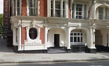 Retail / Cafe / Grab & Go Opportunity, 116A Knightsbridge, London To Let - 116 Knightsbridge  Front Photo.jpg