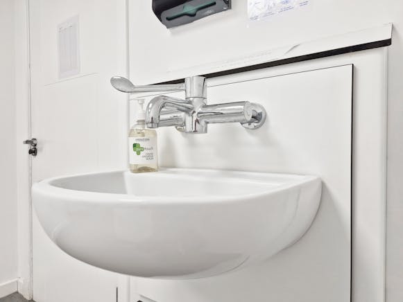 1827 Maryhill Road, Glasgow For Sale - sink.jpg