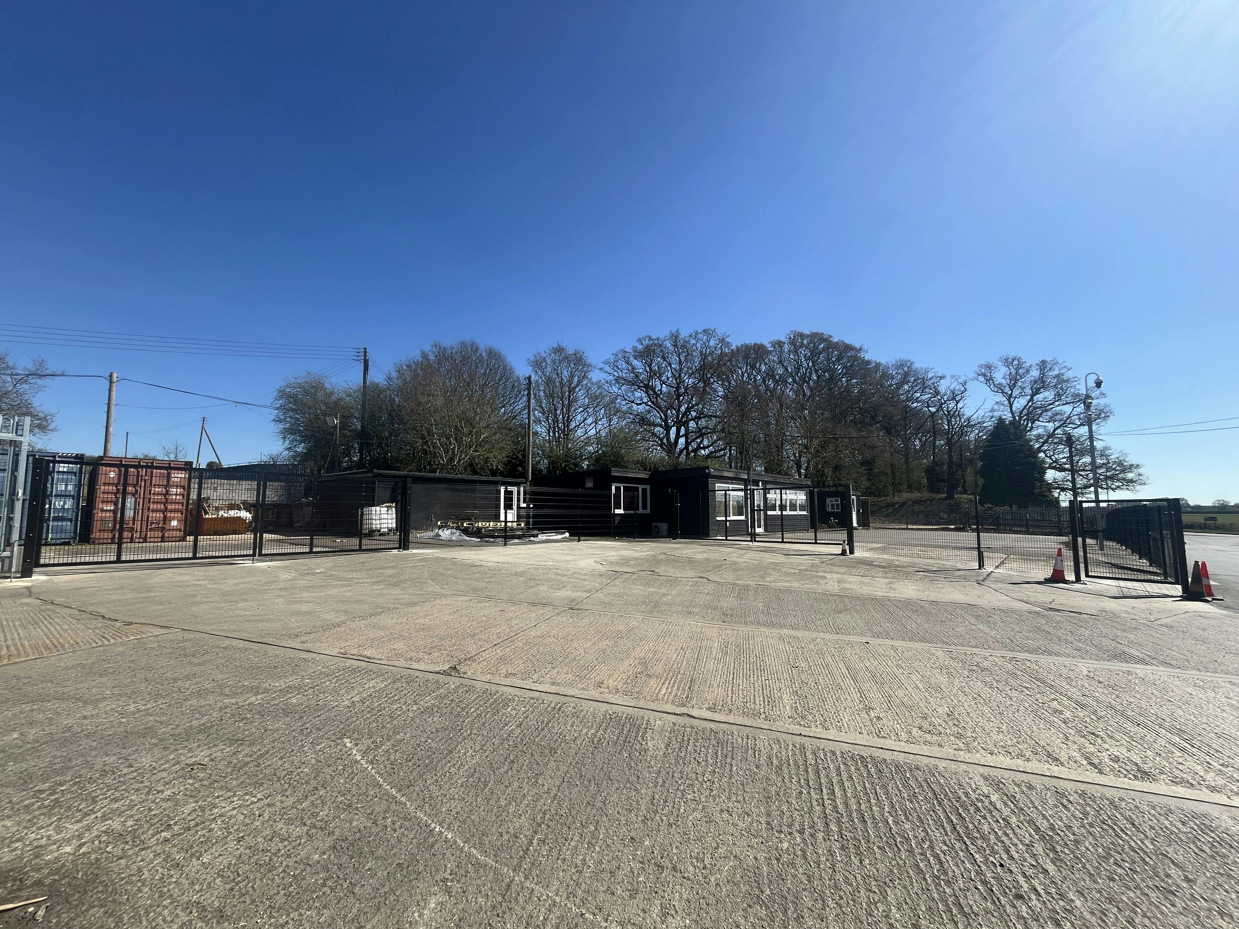 Hard Standing Yard with Self Contained Offices, Banbury, Industrial / Land To Let - image00002.jpeg