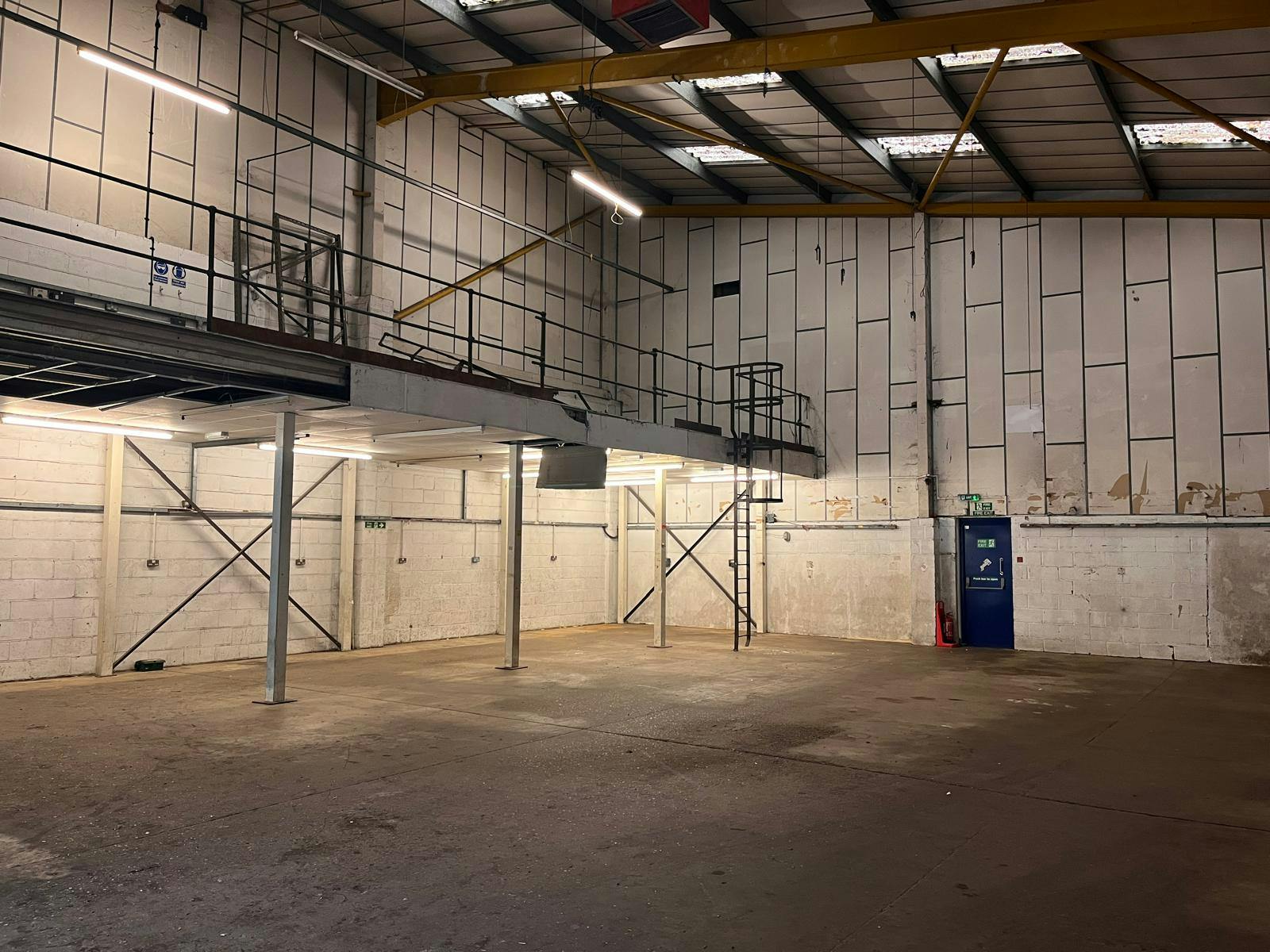 Unit H Progress Road, Sands Industrial Estate, High Wycombe, Industrial To Let - WhatsApp Image 20251112 at 140311_7c047896.jpg