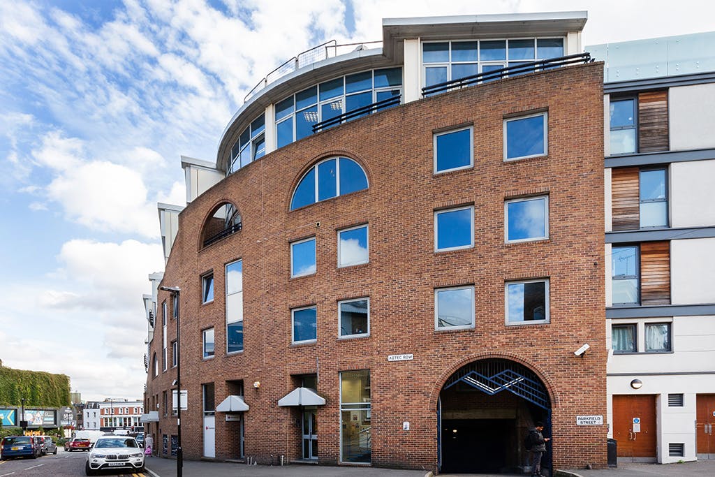 Retail/Shop in London - photo 2