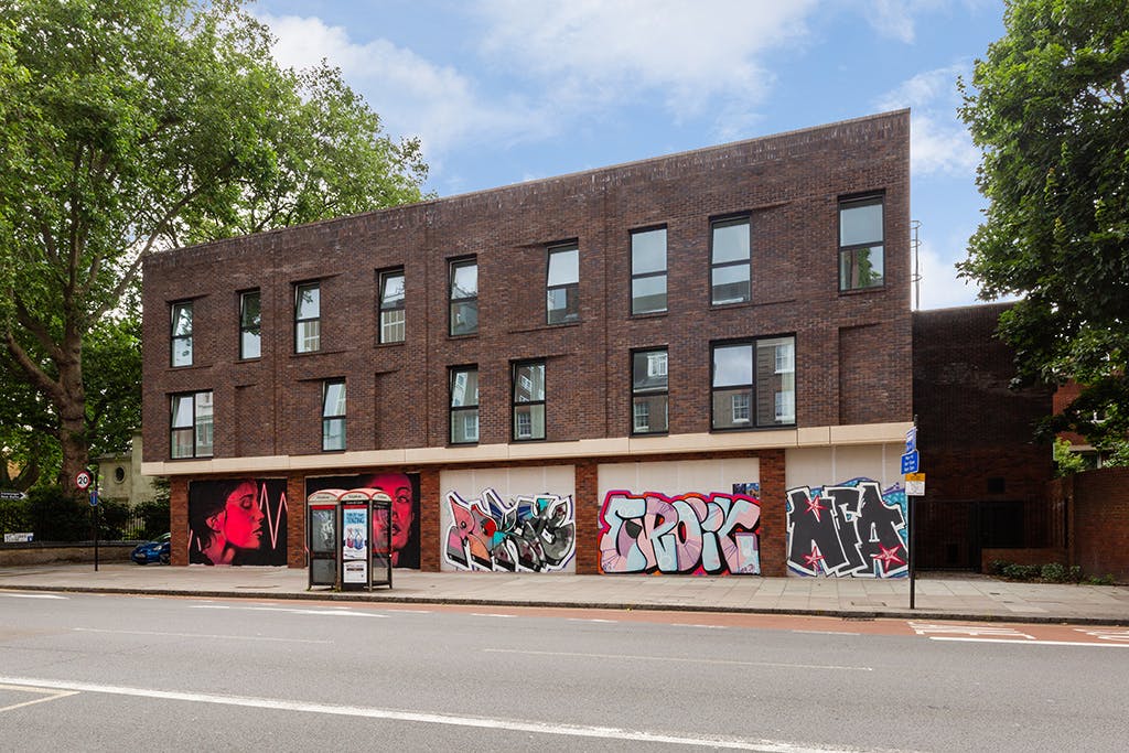 Retail/Shop in London - photo 3