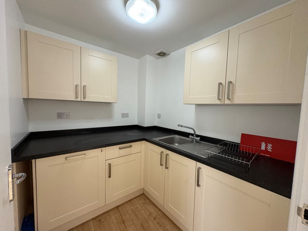 Globe House, Banbury, Office / Retail To Let - IMG_2141.jpg