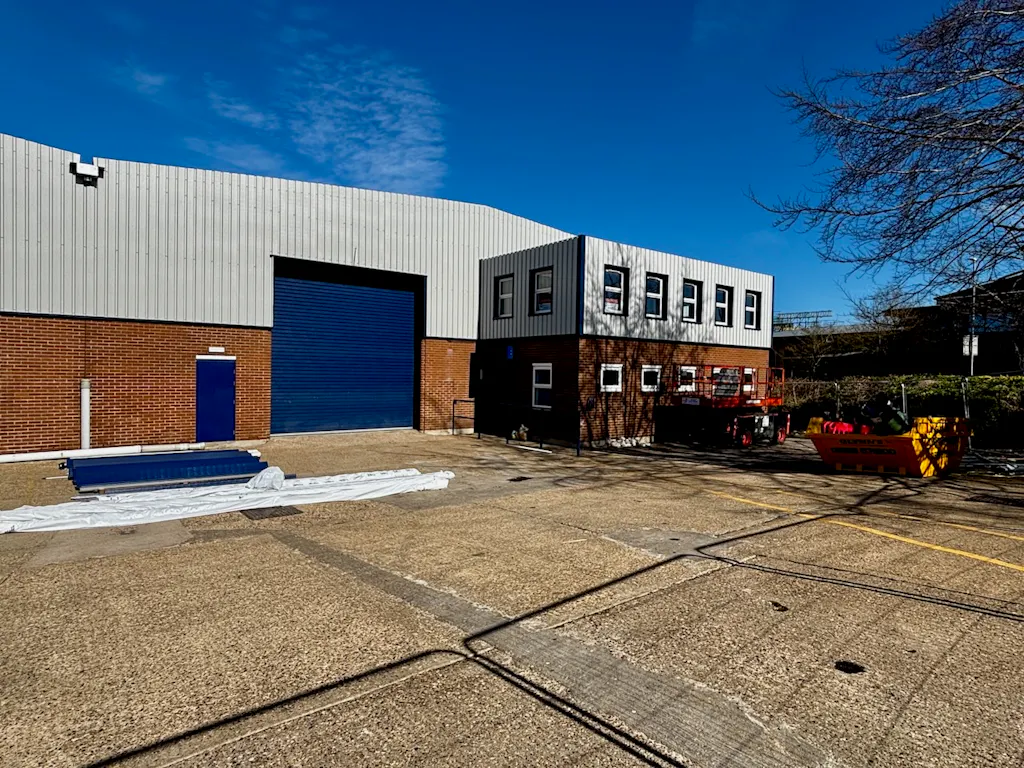 Unit 1 Walter Lawrence Trading Estate, Lawrence Industrial Estate, Dunstable, LU6 1BD