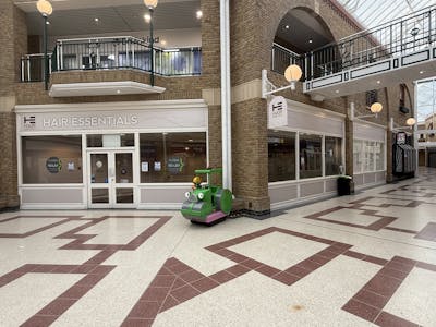 21 Market Place, Burgess Hill, Leisure / Restaurant / Cafe / Retail / High Street Retail / Retail - In Town / Shopping Centre To Let - IMG_6892.jpg