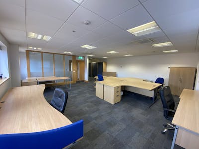 Blue Southern Office Building, Harbour Road Trading Estate, Bristol, Office To Let - 20230227 115659.jpg