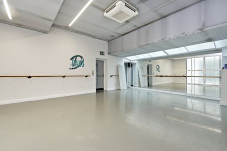 259 Goswell Road, London, E (Commercial / Business / Service) / Office To Let / For Sale - 259 goswell rd0568.jpg