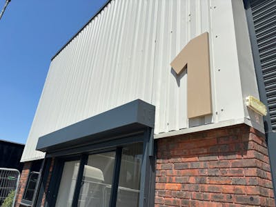 Unit 1, Oakwood Trade Park, Crawley, Industrial/Logistics To Let - IMG_0811.jpeg