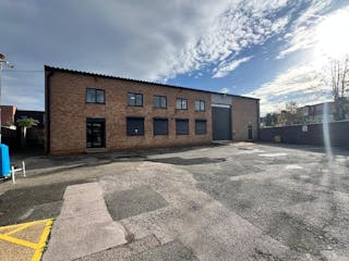 Unit 1B, Croydon To Let - 115 B FRONT.JPG