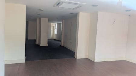 8 Broad Street, Wokingham, Retail Lease Assignment - PXL_20250704_104408489.jpg
