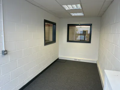 124 Tanners Drive, Milton Keynes, Industrial / Warehouse To Let - IMG_2120.JPEG