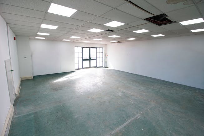Unit 4 GF, Central Business Centre, Wembley, Office / Industrial / Warehouse To Let - 3.jpg