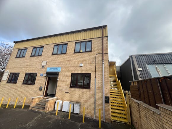 Unit 4, High Wycombe, Industrial / Offices To Let - 20250328_091704538_iOS.jpg