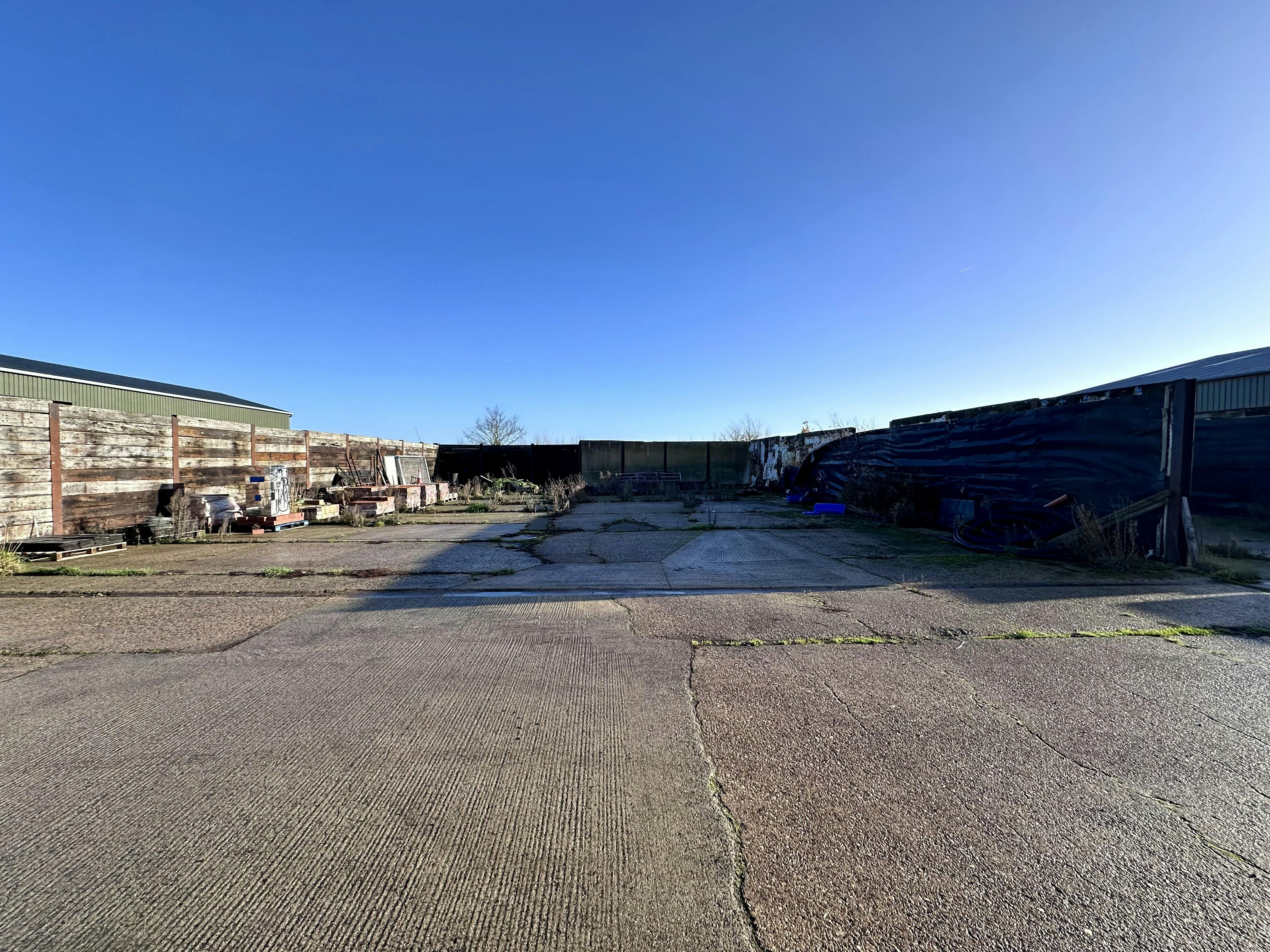 Open Storage, Thame, Industrial To Let - IMG_9805 2.jpeg