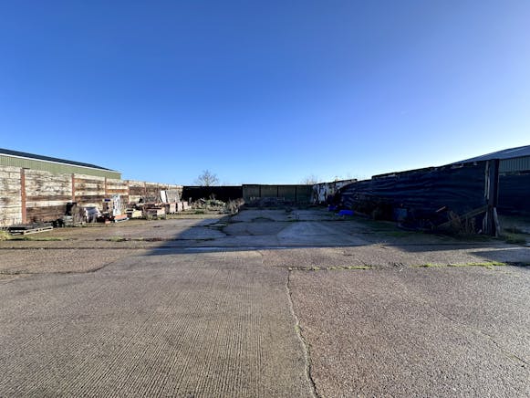 Open Storage, Thame, Industrial To Let - IMG_9805 2.jpeg