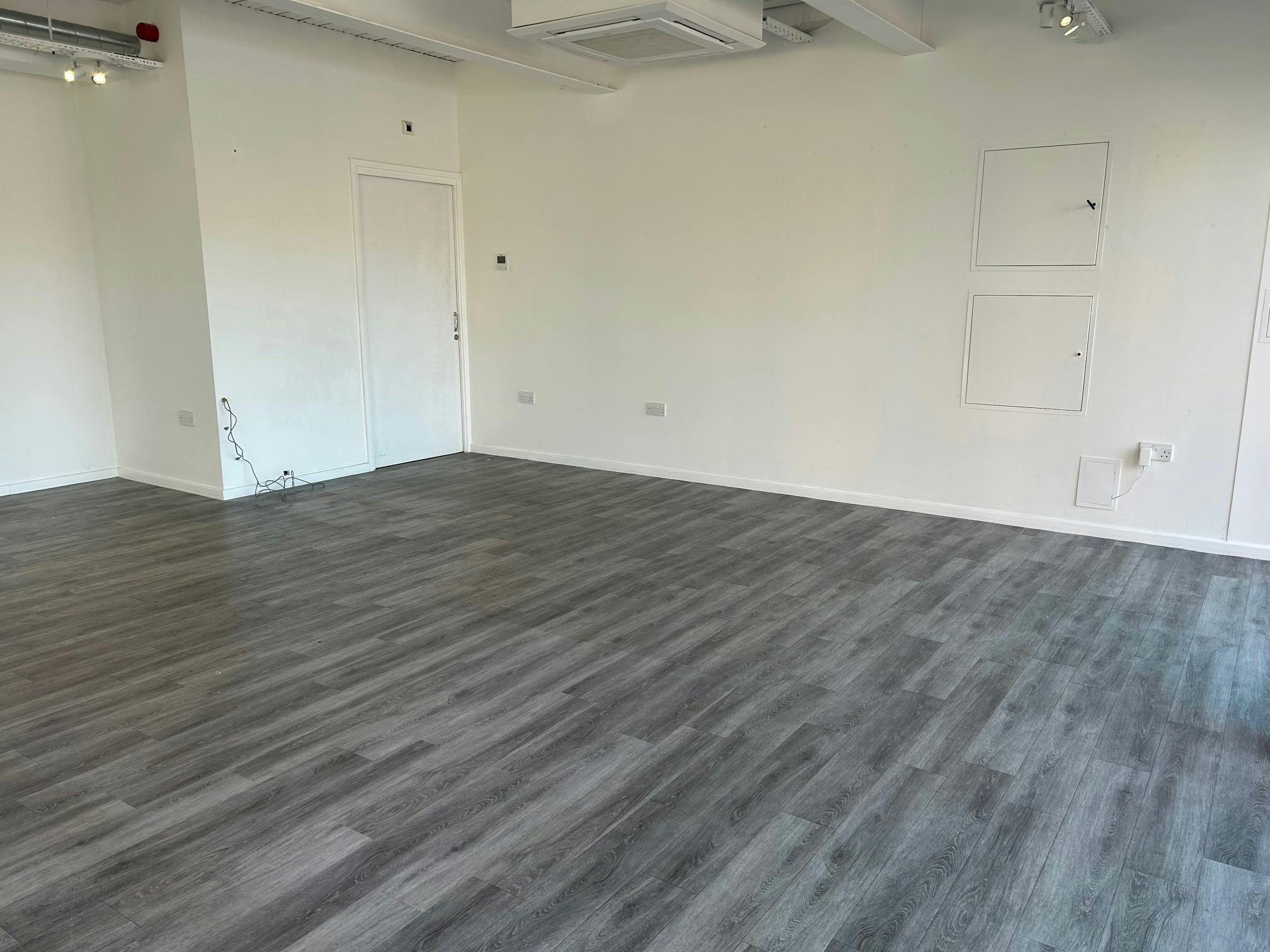 Unit 10, Elms Walk, Wokingham, Retail To Let - 11.jpg