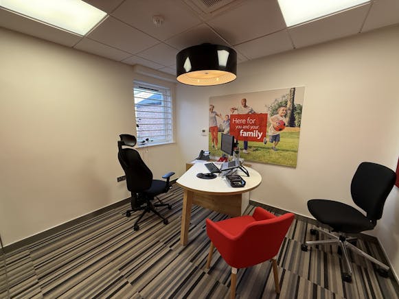 15 Victoria Square, Droitwich, Retail To Let / For Sale - Image 3