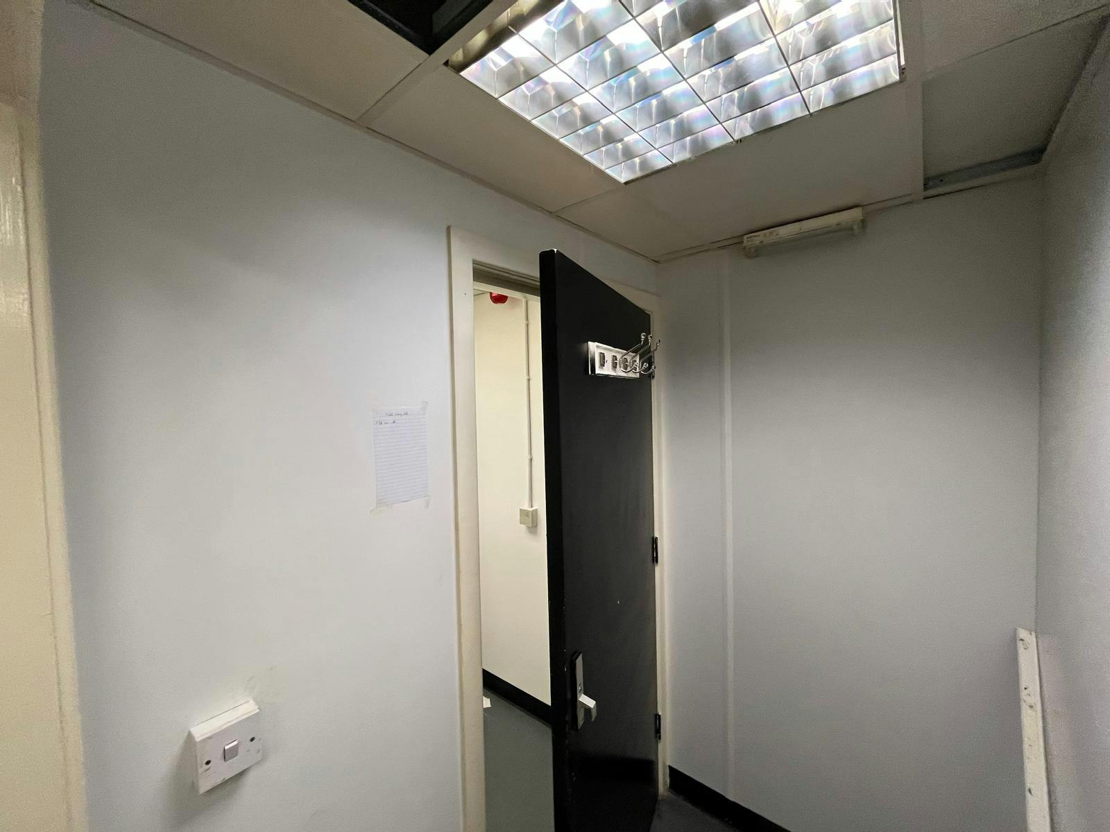 7 Berwick Parade, Stockport, Restaurant / Retail To Let - IMG20250605WA0017.jpg