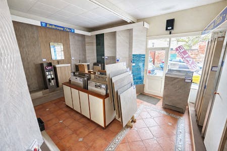 17 Trinity Street, Leamington Spa, Office / Retail For Sale - edited internal 5.png