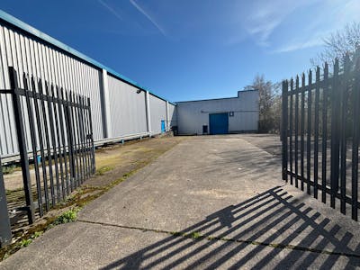 Unit E, Pantglas Industrial Estate, Caerphilly, Industrial To Let - IMG_7066.jpeg