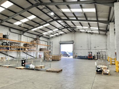 Westgate 2 Avia Park, Heathrow, Industrial / Warehouse To Let - Westgate 2  Warehouse 4.jpg