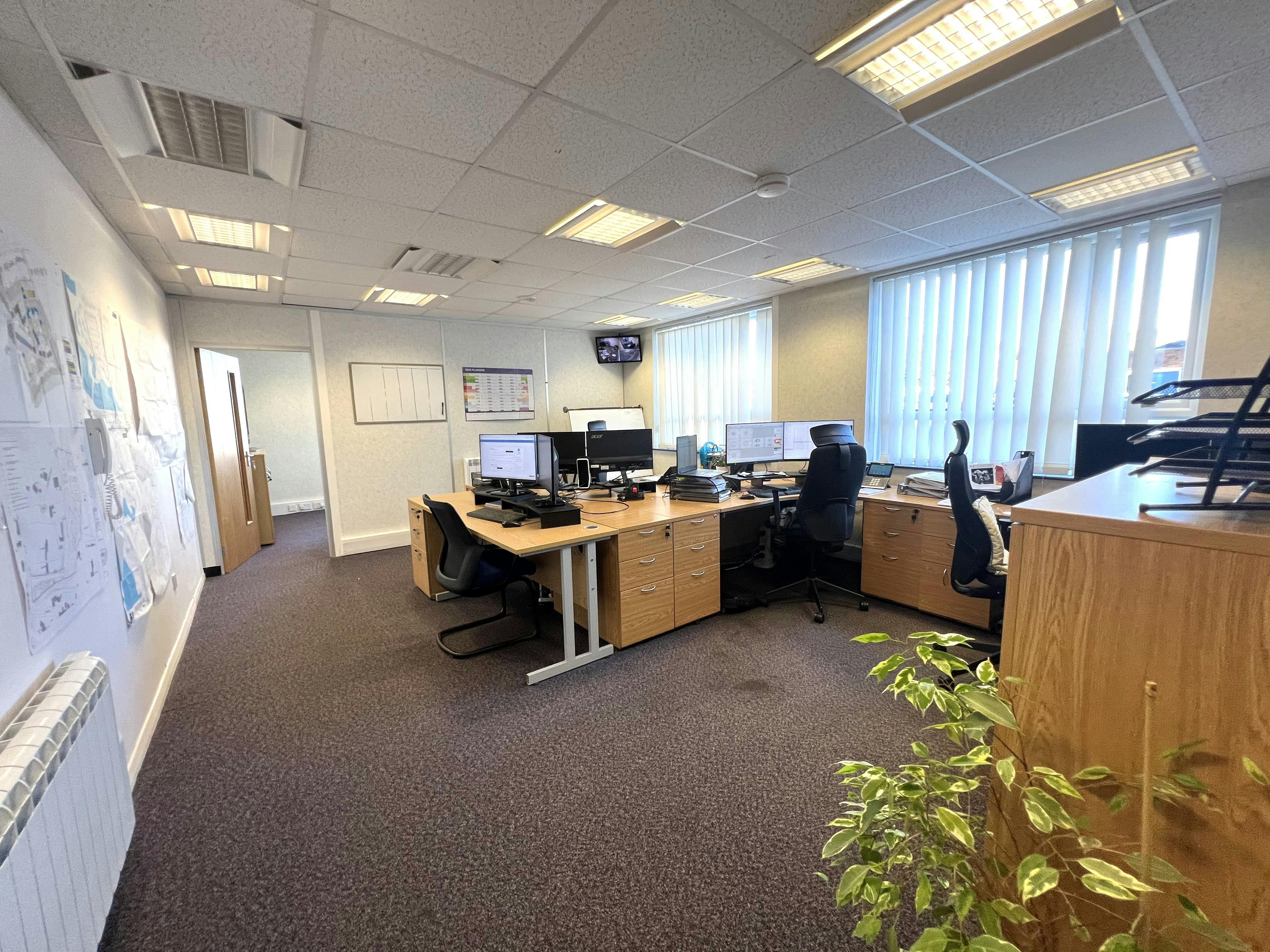 Unit J Foundry Close, Horsham, Industrial To Let - IMG_9547.jpeg