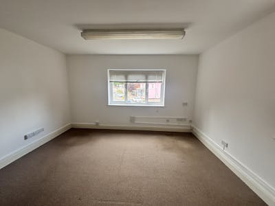 2 London Road, Waterlooville, Investment / Office / Retail For Sale - IMG_9362.JPEG