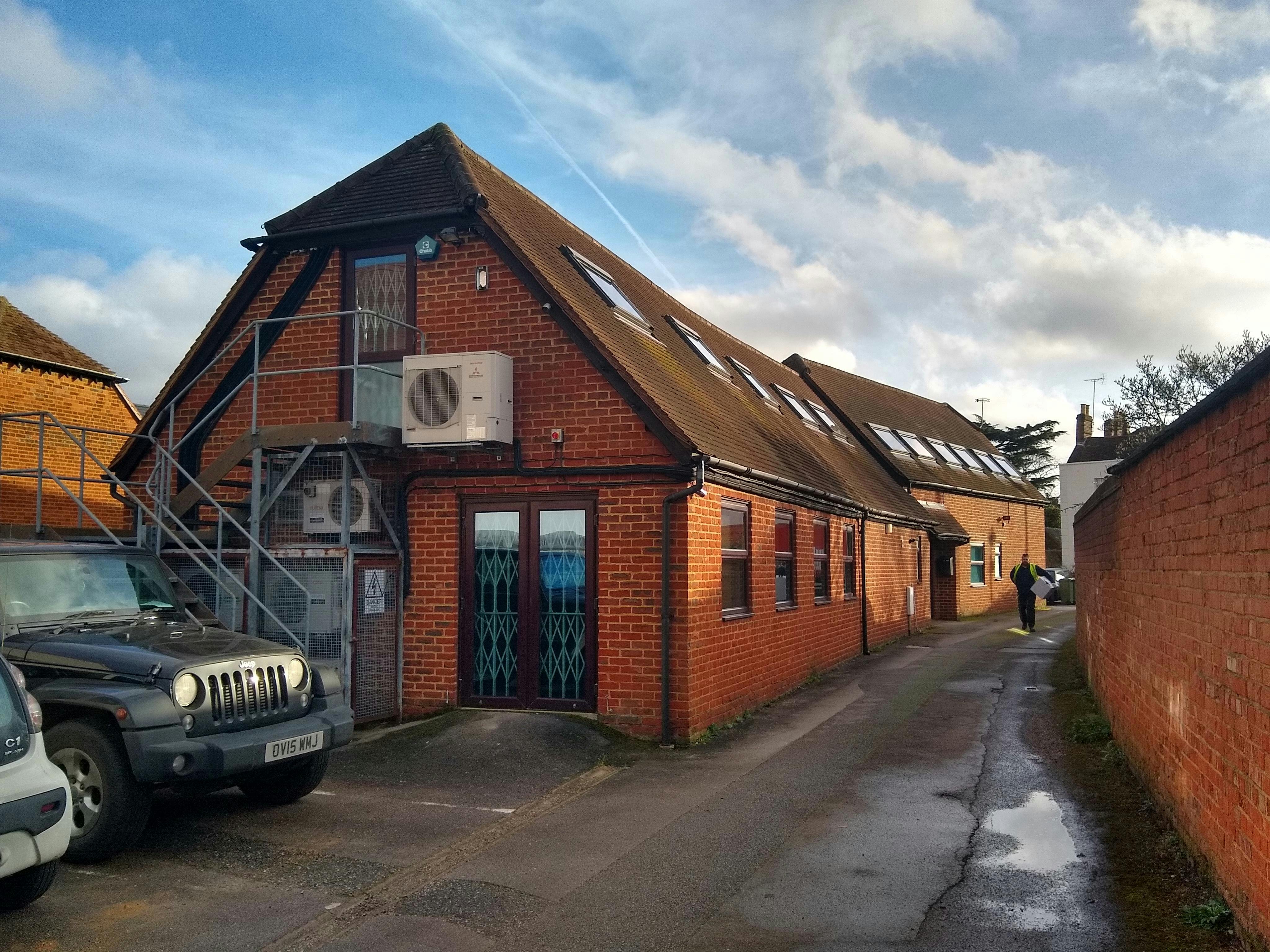 Office in Woking - photo 2