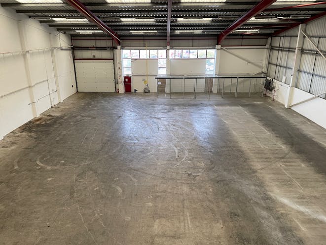 Unit 22 The Business Centre, Wokingham, Industrial / Warehouse To Let - Unit 22 Business Centre  Interior 11.jpg