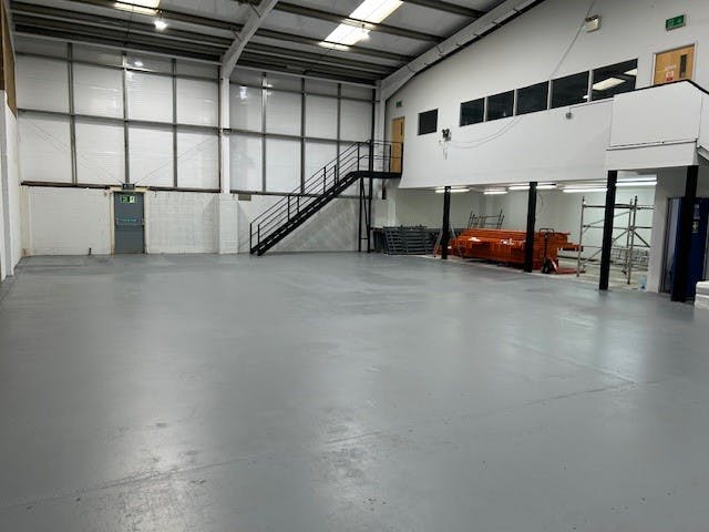Industrial Unit in Barking - photo 3