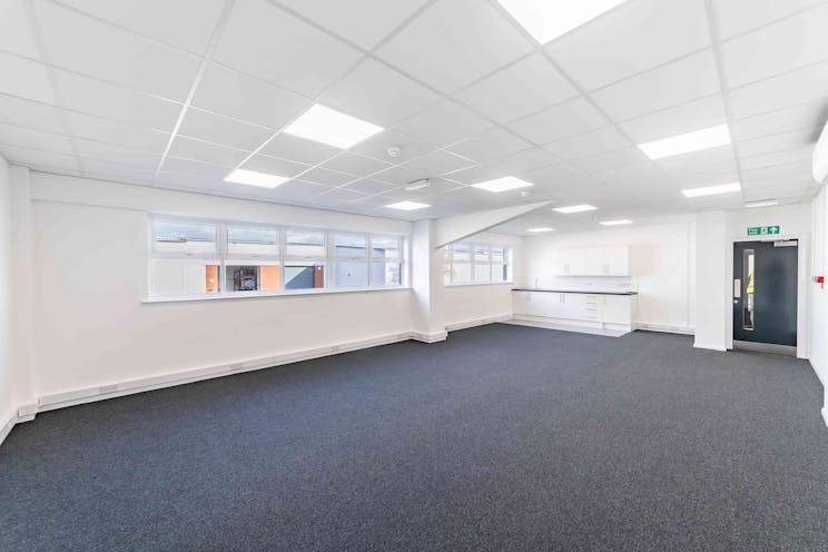 Unit 8 Heron Industrial Estate, Reading, Industrial / Warehouse To Let - Heron Industrial Estate  Reading159.jpg