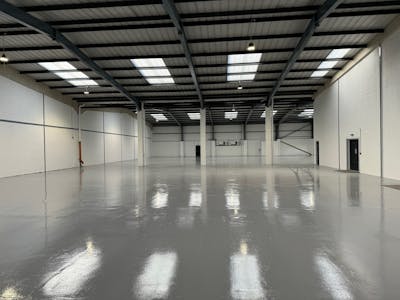 Unit 4A Tinsley Lane North, Tinsley Lane North, Crawley, Warehouse To Let - 7354 4A TLN  6 251124.jpg