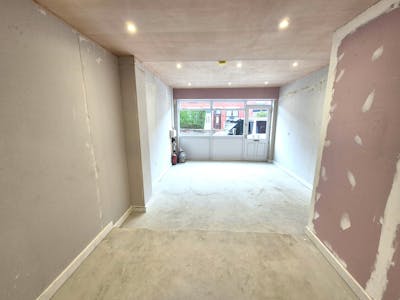 407 Hempshaw lane, Stockport, Retail To Let - 20250416_095555.jpg