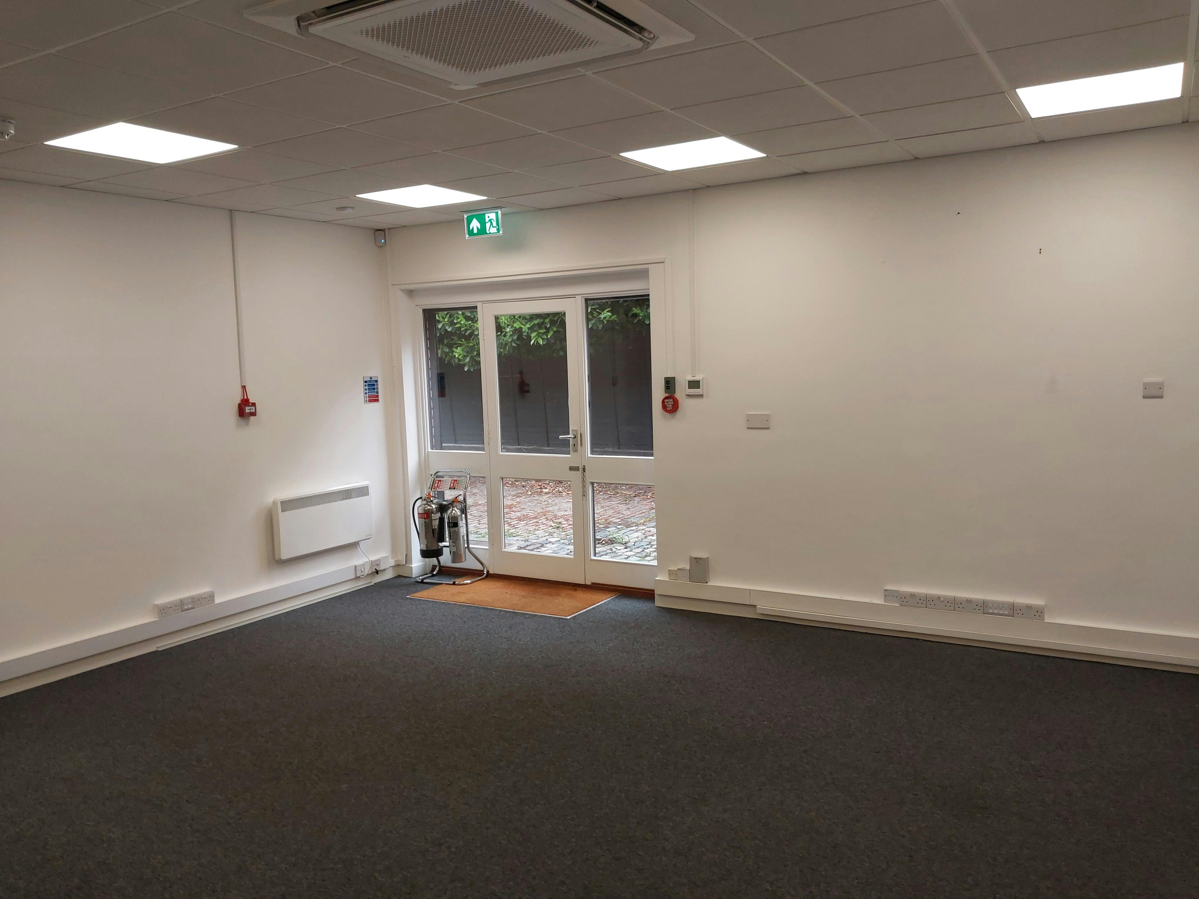 59B High Street, Ascot, Offices To Let - 20260518_164022.jpg