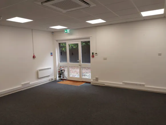 59B High Street, Ascot, Offices To Let - 20260518_164022.jpg