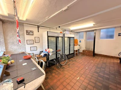 17 High Street, Westerham, Retail To Let - WhatsApp Image 20251213 at 154531 6.jpeg