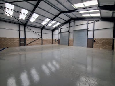Unit 2 & 3, Hyde, Industrial/Logistics To Let - 20250606_132742.jpg