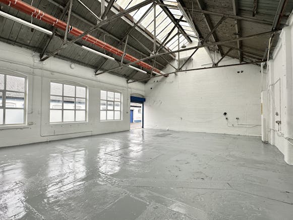 Unit 19 Britannia Estate, Luton, Industrial To Let - 2.JPG