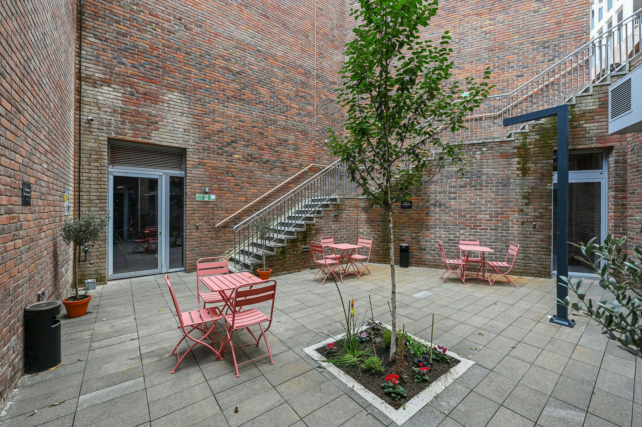 Parkhaus, 1a Downs Road <span>E5</span>