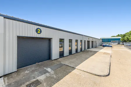 Units 2-4 The Point, Aylesbury, Industrial To Let - 112372_Unit 2 3 The Point (1).jpg