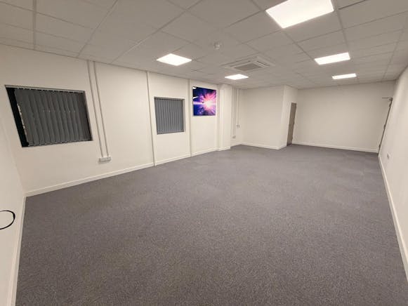 18-19 Aviation Way, Southend-on-Sea, Office To Let - WhatsApp Image 20251119 at 133900_5af9f8f3.jpg
